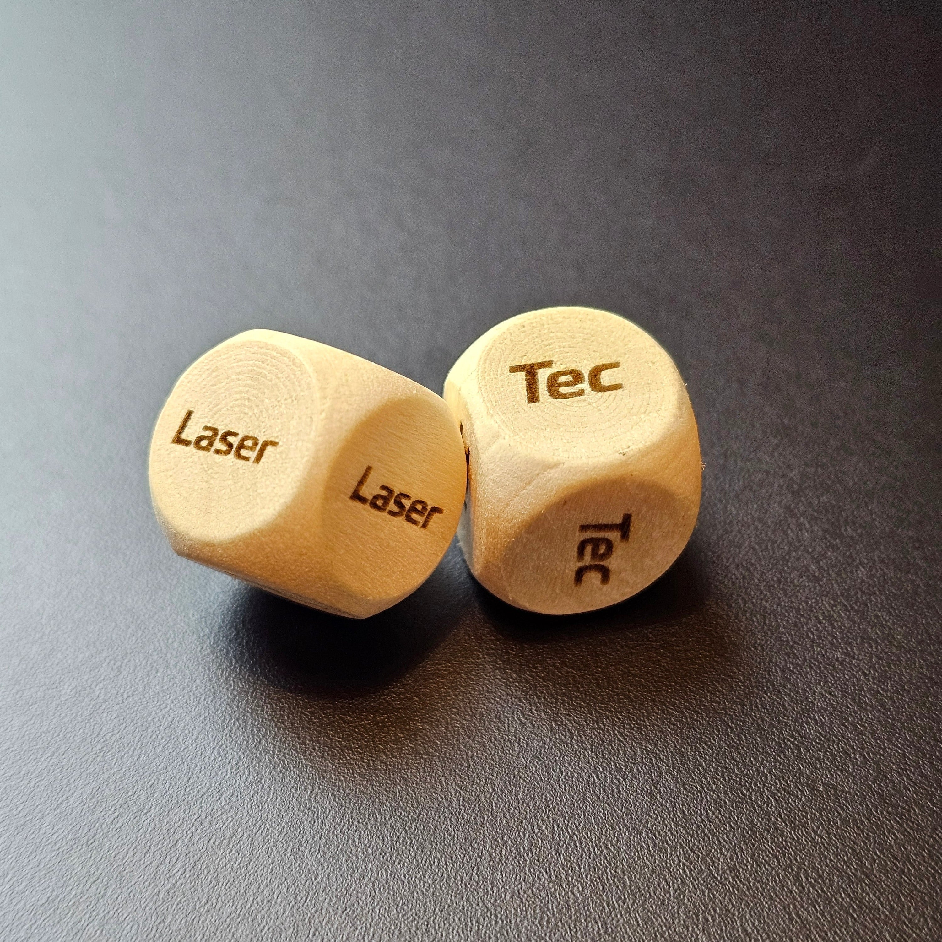 Holzwürfel Individuell graviert 2 Stück